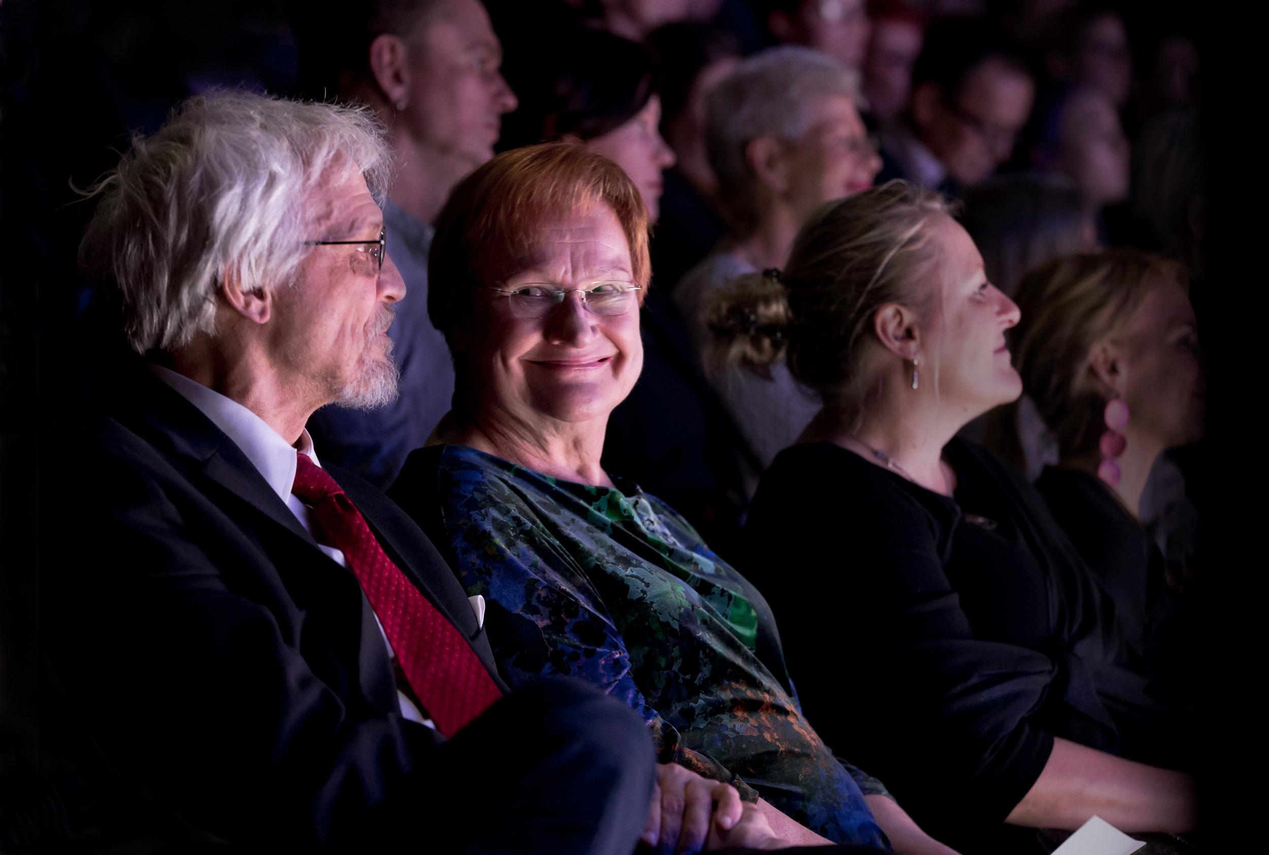 Pentti Arajärvi ja presidentti Tarja Halonen.